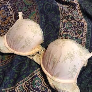 Victoria’s Secret bra 32C